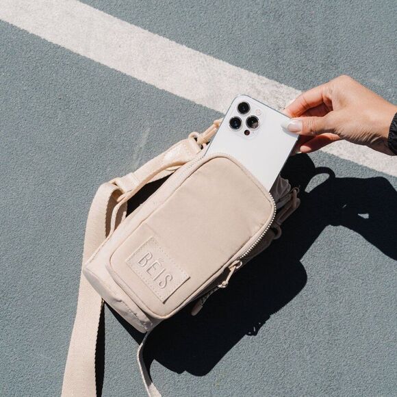 NWT Beis The Water Bottle Sling in Beige - Picture 2 of 5